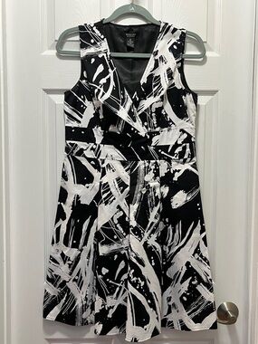Spense Black and White Abstract Print Sleeveless Dress